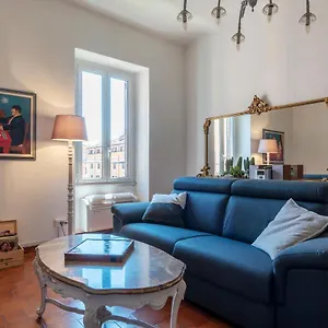 Santa Maria Maggiore Roomy And Bright Flat Apartment